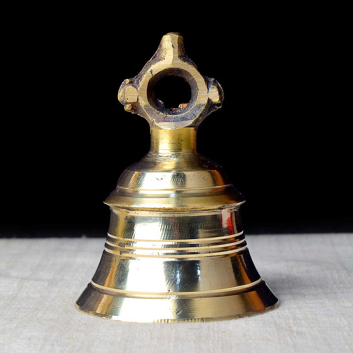 5.5-inch pure brass temple bell, large size Mandir Ghanta ideal for home temples. This elegantly crafted bell produces a clear, melodious sound, perfect for daily worship and spiritual rituals. India’s Largest Pooja Accessories Brand – www.satvikworld.com