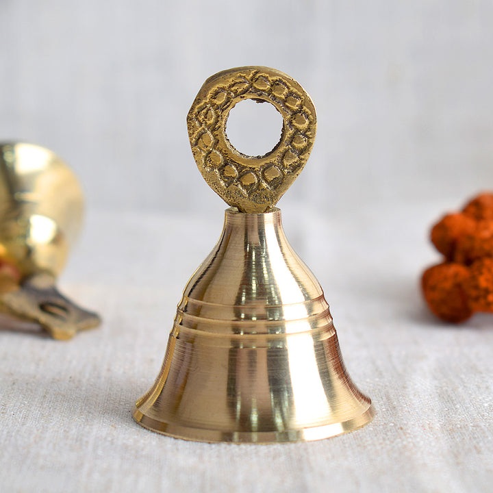 Beautifully crafted brass pooja bell symbolizing harmony and devotion, perfect for daily rituals and temple use. India’s Largest Pooja Accessories Brand – www.satvikworld.com
