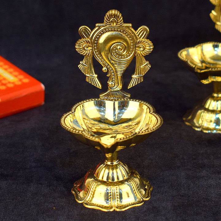 Magnificent designer Shankh-shaped brass diya with intricate detailing, perfect for spiritual decor and pooja rituals. India’s Largest Pooja Accessories Brand – www.satvikworld.com