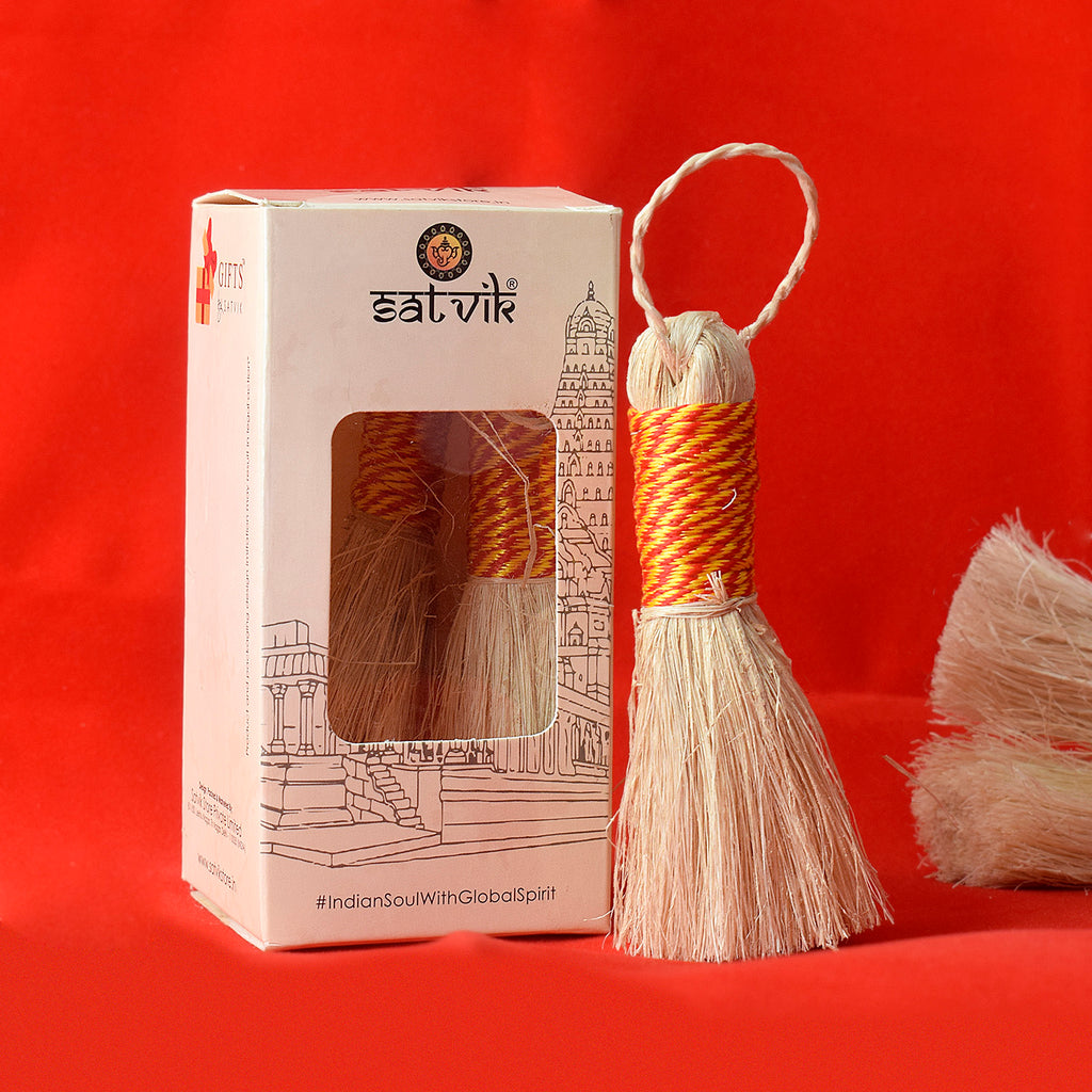 Auspicious small temple banana broom made from natural banana fibers, traditionally used for temple and altar cleaning during pooja rituals. India’s Largest Pooja Accessories Brand – www.satvikworld.com
